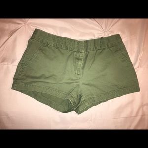 MEDIUM FOREVER 21 ARMY GREEN SHORTS